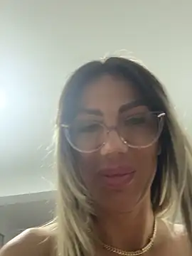 Snapshot of Missolevelvet chatting on 02/24/26, 09:15 Missolevelvet online show from 02/24/26, 09:15