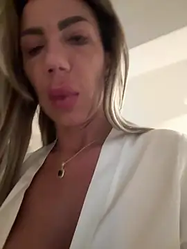 Missolevelvet online show from 04/19/26, 05:58