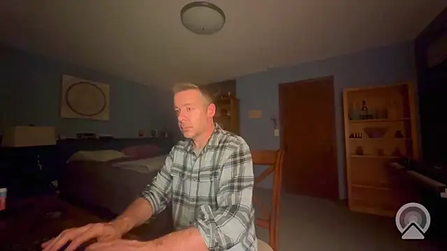 chrisw8140 online show from 05/15/26, 03:48