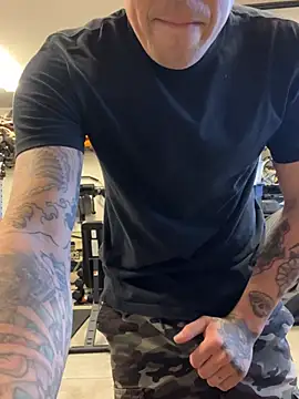 Snapshot of brngitdwn chatting on 01/11/26, 11:11 brngitdwn online show from 01/11/26, 11:11