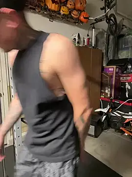 Snapshot of brngitdwn chatting on 02/13/26, 02:44 brngitdwn online show from 02/13/26, 02:44