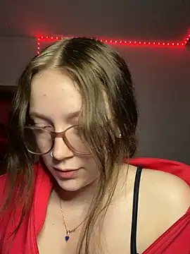 Snapshot of YoungLisaa18 chatting on 03/02/26, 08:05 YoungLisaa18 online show from 03/02/26, 08:05