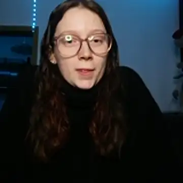 Snapshot of YoungLisaa18 chatting on 01/19/26, 04:11 YoungLisaa18 online show from 01/19/26, 04:11