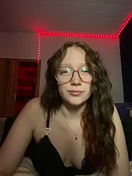 Snapshot of YoungLisaa18 chatting on 02/24/26, 08:10 YoungLisaa18 online show from 02/24/26, 08:10