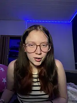 Snapshot of YoungLisaa18 chatting on 02/05/26, 07:53 YoungLisaa18 online show from 02/05/26, 07:53