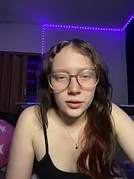 Snapshot of YoungLisaa18 chatting on 02/11/26, 07:47 YoungLisaa18 online show from 02/11/26, 07:47