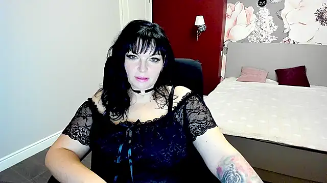 Victoria booth online show from 02/18/26, 01:29