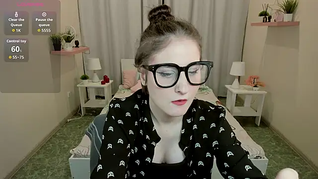 Snapshot of KiraDuvall chatting on 02/07/26, 07:44 KiraDuvall online show from 02/07/26, 07:44