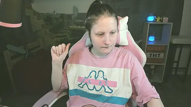 Snapshot of KiraDuvall chatting on 02/14/26, 05:02 KiraDuvall online show from 02/14/26, 05:02