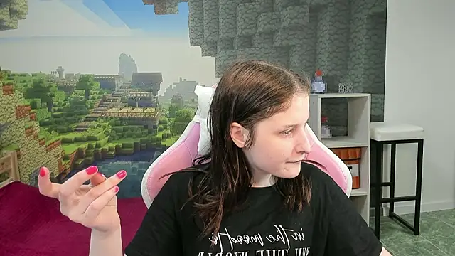 Snapshot of KiraDuvall chatting on 02/13/26, 05:13 KiraDuvall online show from 02/13/26, 05:13