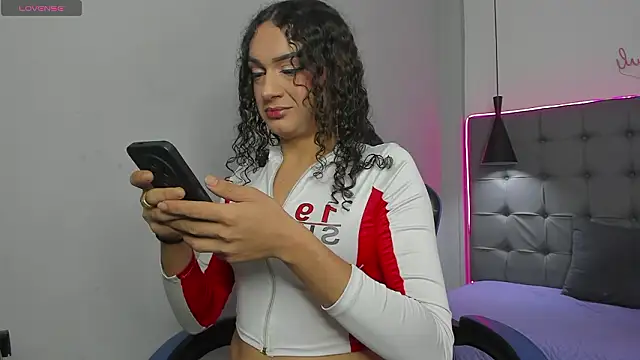 Snapshot of scarletcherry18 chatting on 02/24/26, 03:29 scarletcherry18 online show from 02/24/26, 03:29