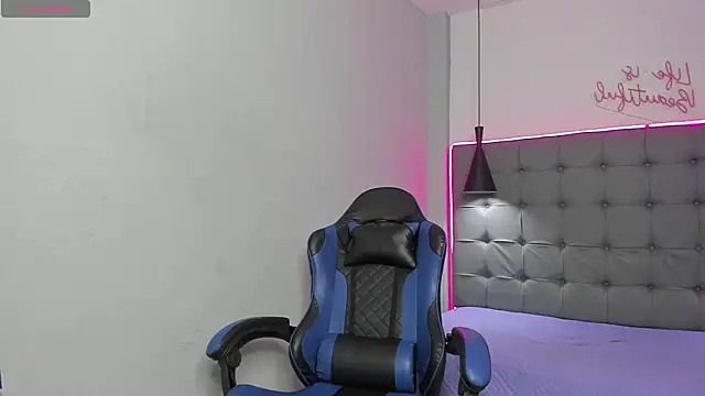 Snapshot of scarletcherry18 chatting on 02/21/26, 04:03 scarletcherry18 online show from 02/21/26, 04:03