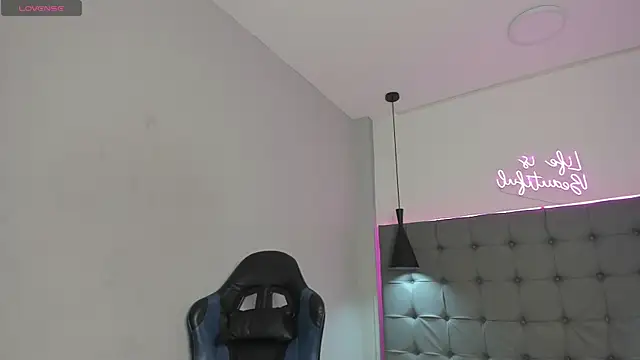 scarletcherry18 online show from 04/10/26, 05:03