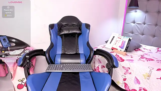 scarletcherry18 online show from 04/09/26, 06:19