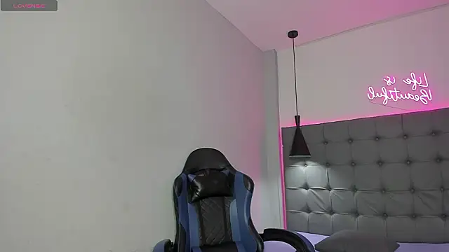 scarletcherry18 online show from 03/24/26, 03:17