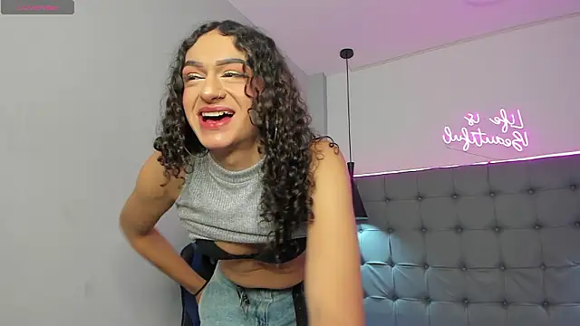 Snapshot of scarletcherry18 chatting on 02/26/26, 03:28 scarletcherry18 online show from 02/26/26, 03:28