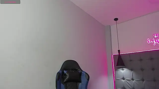 Snapshot of scarletcherry18 chatting on 02/22/26, 03:20 scarletcherry18 online show from 02/22/26, 03:20