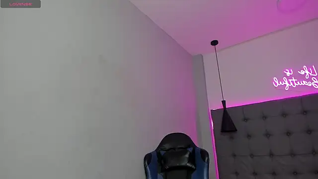 scarletcherry18 online show from 05/15/26, 03:37