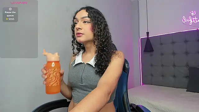 scarletcherry18 online show from 04/16/26, 04:02