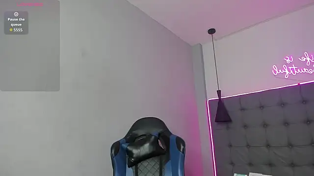 scarletcherry18 online show from 04/17/26, 03:42