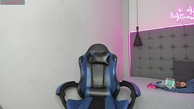 scarletcherry18 online show from 05/04/26, 03:32