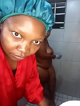 Snapshot of Cutebootyxx chatting on 04/12/26, 08:23 Cutebootyxx online show from 04/12/26, 08:23