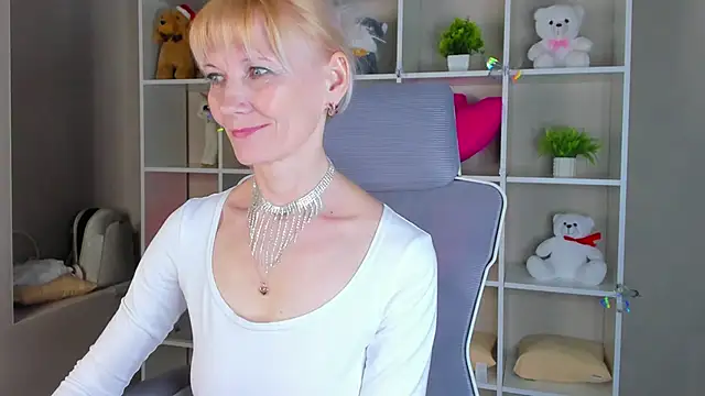 Julie Lucas online show from 04/01/26, 12:46