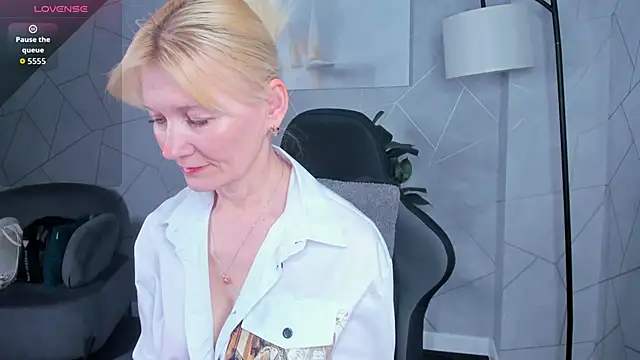 Julie Lucas online show from 05/28/26, 12:07