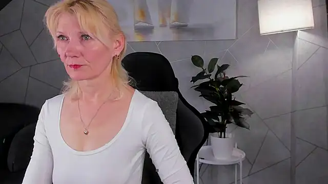 Julie Lucas online show from 05/21/26, 12:19