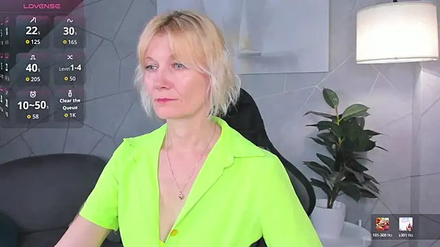 Snapshot of Julie_Lucas chatting on 06/07/26, 11:43 Julie Lucas online show from 06/07/26, 11:43