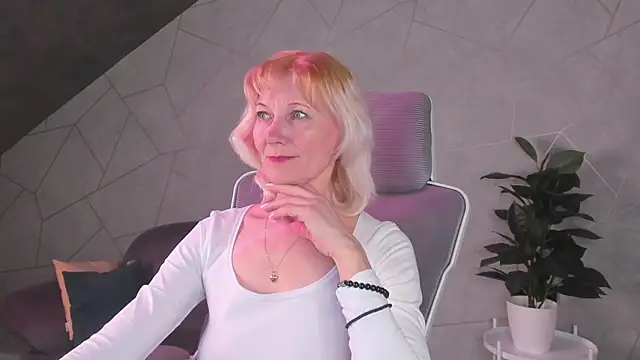 Julie Lucas online show from 03/28/26, 08:59