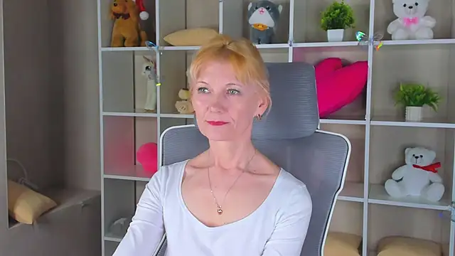 Julie Lucas online show from 04/03/26, 12:50