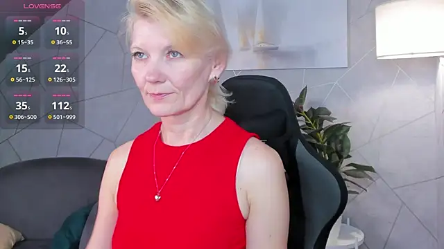 Snapshot of Julie_Lucas chatting on 06/22/26, 11:57 Julie Lucas online show from 06/22/26, 11:57