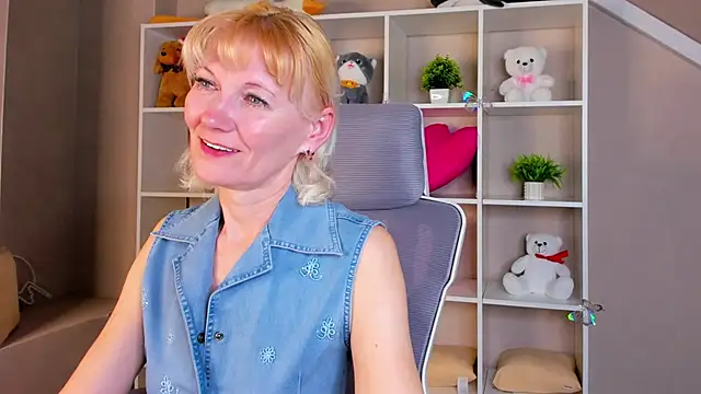 Julie Lucas online show from 04/07/26, 12:34