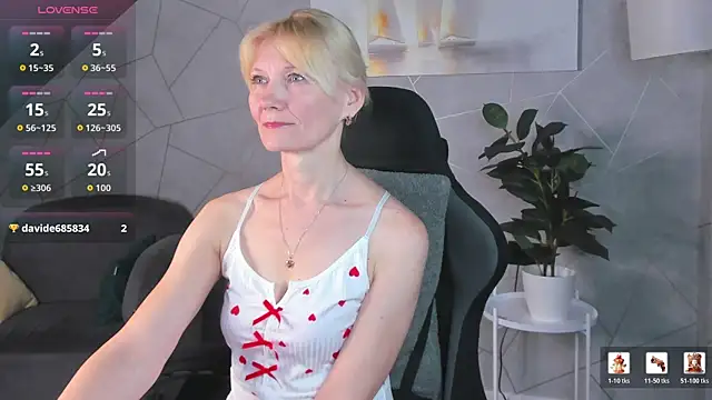 Julie Lucas online show from 05/22/26, 12:19