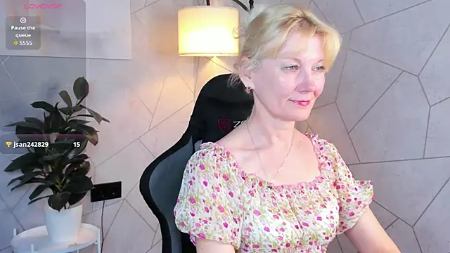 Julie Lucas online show from 06/02/26, 12:21