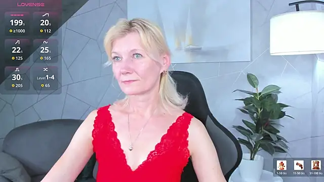 Snapshot of Julie_Lucas chatting on 06/10/26, 12:01 Julie Lucas online show from 06/10/26, 12:01