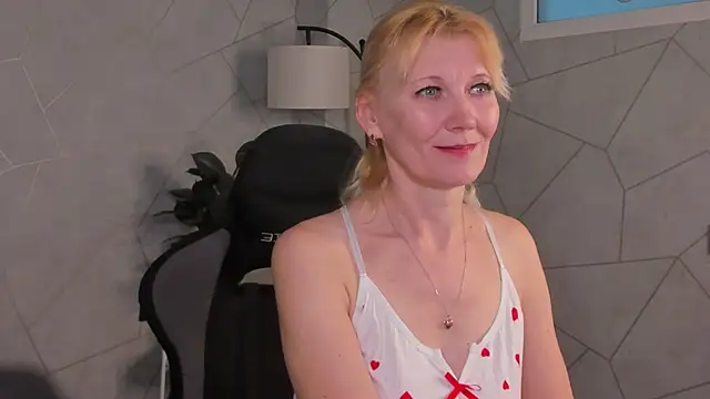 Julie Lucas online show from 04/17/26, 12:35