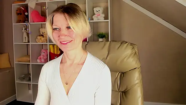 Julie Lucas online show from 03/13/26, 12:48