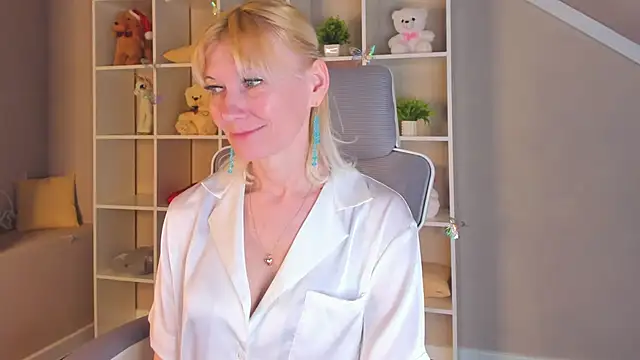 Julie Lucas online show from 04/15/26, 12:38