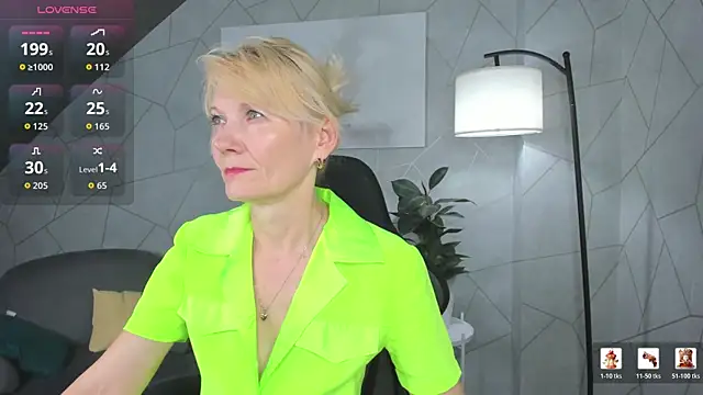 Snapshot of Julie_Lucas chatting on 06/10/26, 11:50 Julie Lucas online show from 06/10/26, 11:50