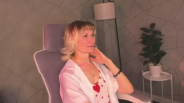 Julie Lucas online show from 03/23/26, 08:36