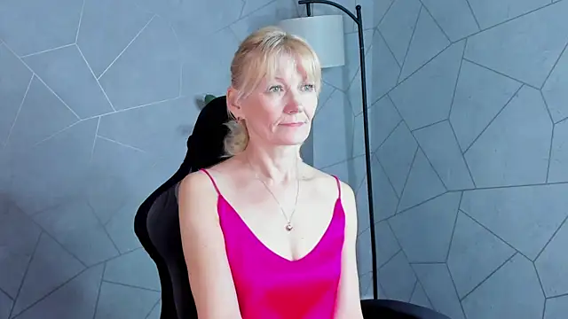 Julie Lucas online show from 05/18/26, 12:00