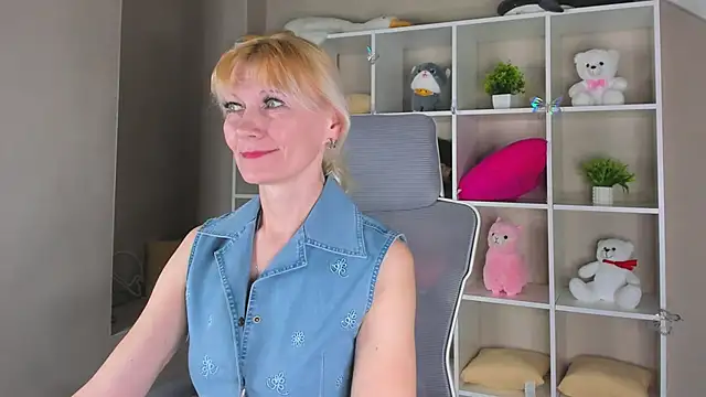 Julie Lucas online show from 04/14/26, 12:26