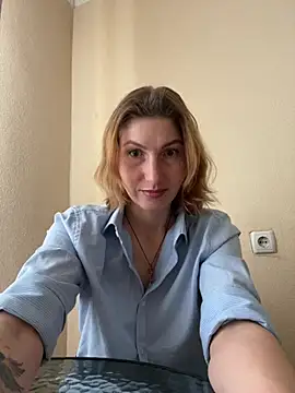 Snapshot of _Crystal_2 chatting on 02/19/26, 01:41 Crystal 2 online show from 02/19/26, 01:41