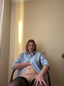 Snapshot of _Crystal_2 chatting on 02/20/26, 02:30 Crystal 2 online show from 02/20/26, 02:30