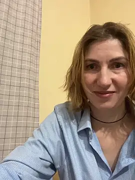 Snapshot of _Crystal_2 chatting on 02/04/26, 09:21 Crystal 2 online show from 02/04/26, 09:21