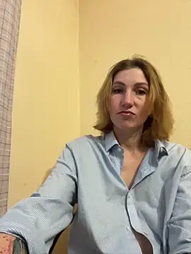 Snapshot of _Crystal_2 chatting on 02/11/26, 03:12 Crystal 2 online show from 02/11/26, 03:12