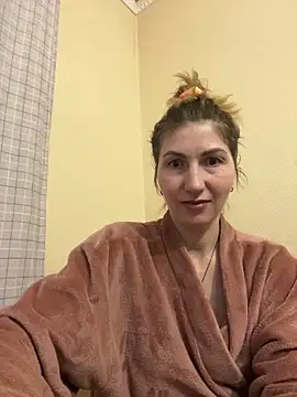 Snapshot of _Crystal_2 chatting on 02/08/26, 03:32 Crystal 2 online show from 02/08/26, 03:32