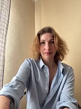 Snapshot of _Crystal_2 chatting on 02/10/26, 09:30 Crystal 2 online show from 02/10/26, 09:30